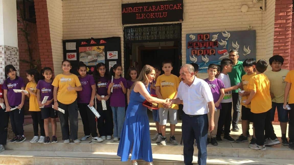 KIRMIZI BAŞLIKLI KIZ TİYATROSUNA ÖDÜL TAKDİMİ
